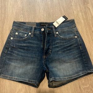 Banana Republic 4” shorts